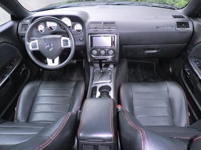 ダッジ・チャレンジャー 　２０１３年式　２０アルミホイール　ブラックレザーシート　パワーシート　キーレスエントリー　ＥＴＣ（42枚目）