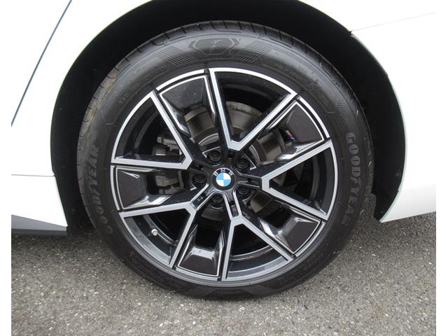 ４シリーズ ４２０ｄ　ｘＤｒｉｖｅグランクーペ　Ｍスポーツ　純正ナビゲーション　１８インチアロイホイール　全周囲カメラ　衝突軽減ブレーキ　電動シート　電動テールゲート　Ｂｌｕｅｔｏｏｔｈ　アルピンホワイト（9枚目）