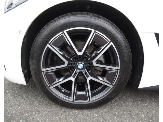 ４シリーズ ４２０ｄ　ｘＤｒｉｖｅグランクーペ　Ｍスポーツ　純正ナビゲーション　１８インチアロイホイール　全周囲カメラ　衝突軽減ブレーキ　電動シート　電動テールゲート　Ｂｌｕｅｔｏｏｔｈ　アルピンホワイト（10枚目）
