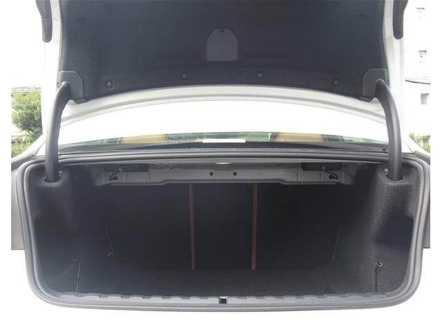 3シリーズ 318i 40thアニバーサリーエディション 純正ナビゲーション 17インチアロイホイール 茶レザーシート 電動シート フロントシートヒーター 衝突軽減ブレーキ 電動テールゲート(46枚目)