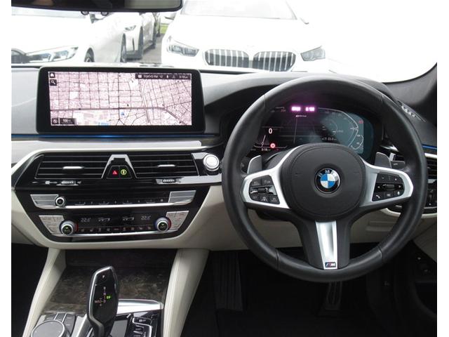 ５シリーズ ５３０ｅ　Ｍスポーツ　エディションジョイ＋　５３０ｅ　Ｍスポーツ　エディションジョイプラスＨＤＤナビゲーション　電動レザーシート　衝突軽減ブレーキ　１９インチアルミホイール（29枚目）