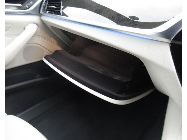 ５シリーズ ５３０ｅ　Ｍスポーツ　エディションジョイ＋　５３０ｅ　Ｍスポーツ　エディションジョイプラスＨＤＤナビゲーション　電動レザーシート　衝突軽減ブレーキ　１９インチアルミホイール（46枚目）