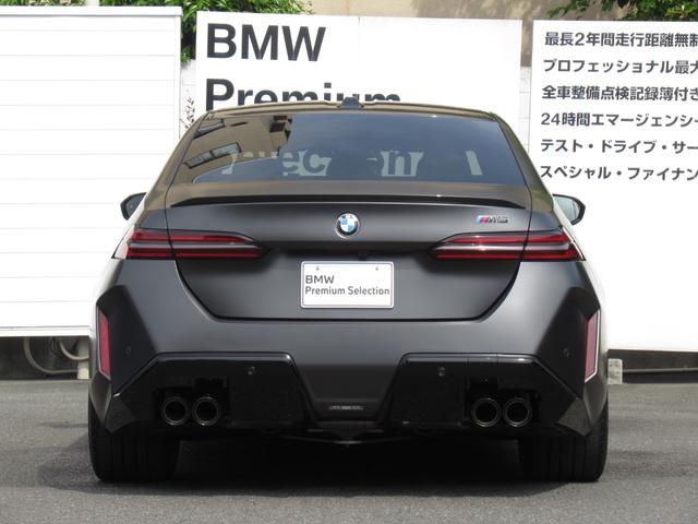 Ｍ５ 　純正ナビ　２０／２１インチアロイホイール　全周囲カメラ　衝突軽減ブレーキ　赤レザーシート　フロントシートヒーター　Ｂｌｕｅｔｏｏｔｈプラグインハイブリッド（6枚目）