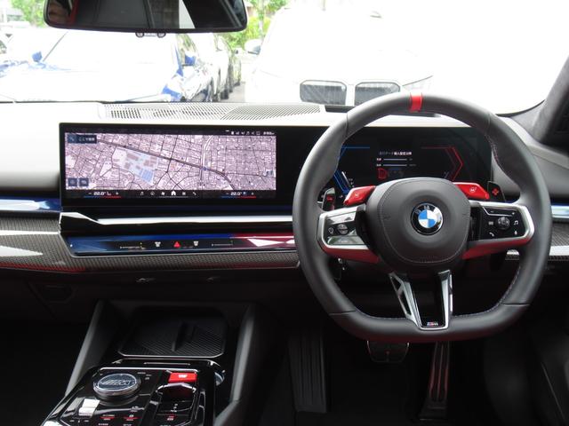 Ｍ５ 　純正ナビ　２０／２１インチアロイホイール　全周囲カメラ　衝突軽減ブレーキ　赤レザーシート　フロントシートヒーター　Ｂｌｕｅｔｏｏｔｈプラグインハイブリッド（27枚目）