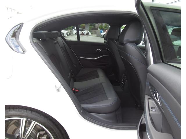 ３シリーズ ３２０ｄ　ｘＤｒｉｖｅＭスポーツエディションシャドー　ＡＣＣ　パーキングアシスト　ヘッドアップディスプレイ　１９インチＡＷ　ブラックグリル　全周囲カメラ　全国２年保証（32枚目）