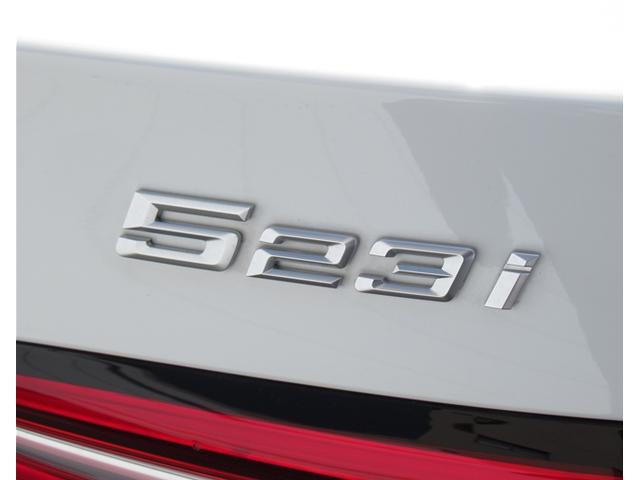 ５シリーズ ５２３ｉ　Ｍスポーツ　１９インチアルミホイール　全方位カメラ　電動シート　電動リヤゲート衝突回避被害軽減ブレーキ　アクティブクルーズコントロール（2枚目）