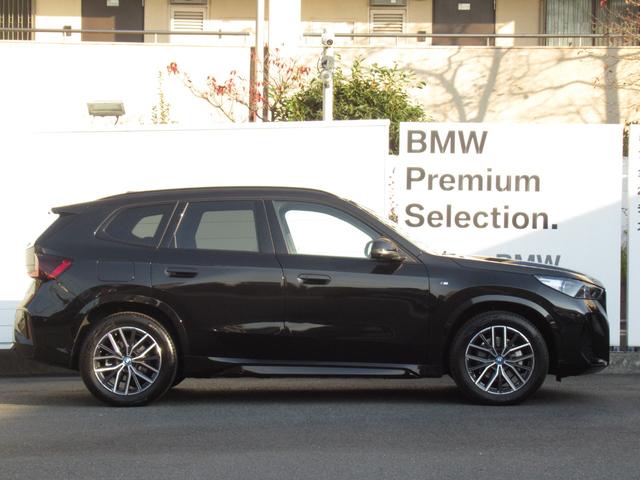 ｉＸ１ ｅＤｒｉｖｅ　２０　Ｍスポーツ　純正ナビゲーション　１８インチアロイホイール　全周囲カメラ　ハーフレザー　フロンシートヒーター　衝突軽減ブレーキ　元デモカー（4枚目）