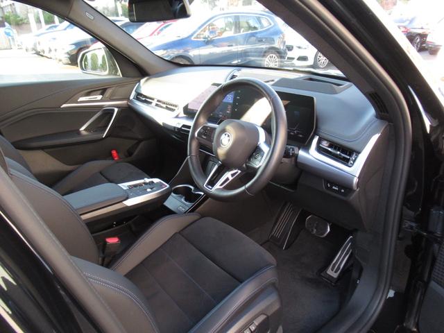 ｉＸ１ ｅＤｒｉｖｅ　２０　Ｍスポーツ　純正ナビゲーション　１８インチアロイホイール　全周囲カメラ　ハーフレザー　フロンシートヒーター　衝突軽減ブレーキ　元デモカー（20枚目）