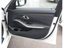 ヤナセBMWは履歴に責任が持てないオークション仕入れを行っておりません。試乗車として使用しておりました『デモカー』や、新車にて販売した『ワンオーナー車』を多く展示販売しております。