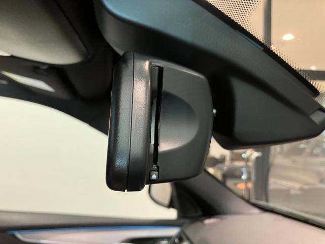 Ｘ５ ｘＤｒｉｖｅ　３５ｄ　Ｍスポーツ　認定中古車　ＢＭＷ　アロイホイール　Ｍ　ダブルスポーク　アダプティブ　Ｍ　サスペンション　コンフォート　アクセス　システム　ドア　ソフト　クローズ　オートマチック　電動パノラマルーフ　禁煙車（10枚目）