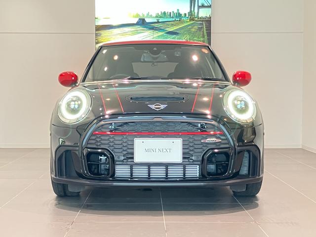 ＭＩＮＩ ＪＣＷ　プレミアムプラスパッケージ　ＪＣＷトリム　認定中古車　ステアリング　ホイール　ナッパ　レザー　格納機能付きドアミラー　コンフォートアクセス　　Ｒ　ビューカメラ　Ｆ　アーム　レスト　　アダプティブ　クルーズ　コントロール（2枚目）