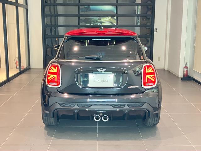 ＭＩＮＩ ＪＣＷ　プレミアムプラスパッケージ　ＪＣＷトリム　認定中古車　ステアリング　ホイール　ナッパ　レザー　格納機能付きドアミラー　コンフォートアクセス　　Ｒ　ビューカメラ　Ｆ　アーム　レスト　　アダプティブ　クルーズ　コントロール（3枚目）