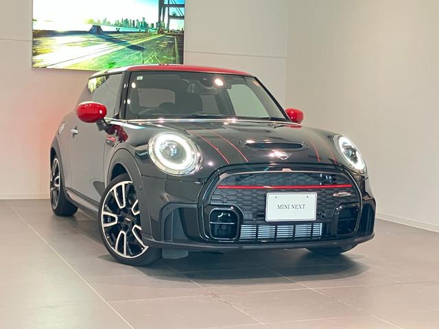 ＭＩＮＩ ＪＣＷ　プレミアムプラスパッケージ　ＪＣＷトリム　認定中古車　ステアリング　ホイール　ナッパ　レザー　格納機能付きドアミラー　コンフォートアクセス　　Ｒ　ビューカメラ　Ｆ　アーム　レスト　　アダプティブ　クルーズ　コントロール（4枚目）