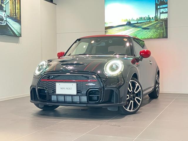 ＭＩＮＩ ＪＣＷ　プレミアムプラスパッケージ　ＪＣＷトリム　認定中古車　ステアリング　ホイール　ナッパ　レザー　格納機能付きドアミラー　コンフォートアクセス　　Ｒ　ビューカメラ　Ｆ　アーム　レスト　　アダプティブ　クルーズ　コントロール（5枚目）