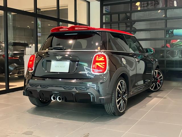 ＭＩＮＩ ＪＣＷ　プレミアムプラスパッケージ　ＪＣＷトリム　認定中古車　ステアリング　ホイール　ナッパ　レザー　格納機能付きドアミラー　コンフォートアクセス　　Ｒ　ビューカメラ　Ｆ　アーム　レスト　　アダプティブ　クルーズ　コントロール（6枚目）