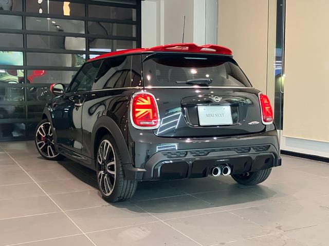 ＭＩＮＩ ＪＣＷ　プレミアムプラスパッケージ　ＪＣＷトリム　認定中古車　ステアリング　ホイール　ナッパ　レザー　格納機能付きドアミラー　コンフォートアクセス　　Ｒ　ビューカメラ　Ｆ　アーム　レスト　　アダプティブ　クルーズ　コントロール（7枚目）