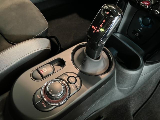 ＭＩＮＩ ＪＣＷ　プレミアムプラスパッケージ　ＪＣＷトリム　認定中古車　ステアリング　ホイール　ナッパ　レザー　格納機能付きドアミラー　コンフォートアクセス　　Ｒ　ビューカメラ　Ｆ　アーム　レスト　　アダプティブ　クルーズ　コントロール（9枚目）