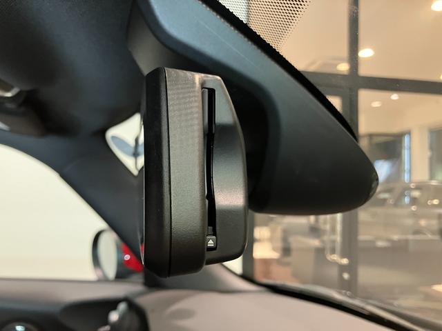 ＭＩＮＩ ＪＣＷ　プレミアムプラスパッケージ　ＪＣＷトリム　認定中古車　ステアリング　ホイール　ナッパ　レザー　格納機能付きドアミラー　コンフォートアクセス　　Ｒ　ビューカメラ　Ｆ　アーム　レスト　　アダプティブ　クルーズ　コントロール（10枚目）