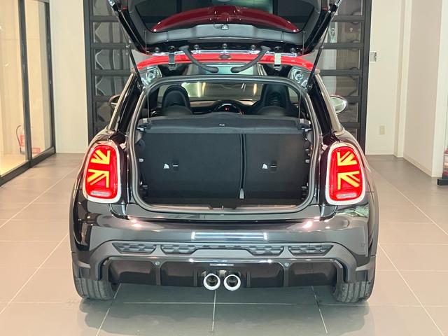 ＭＩＮＩ ＪＣＷ　プレミアムプラスパッケージ　ＪＣＷトリム　認定中古車　ステアリング　ホイール　ナッパ　レザー　格納機能付きドアミラー　コンフォートアクセス　　Ｒ　ビューカメラ　Ｆ　アーム　レスト　　アダプティブ　クルーズ　コントロール（15枚目）