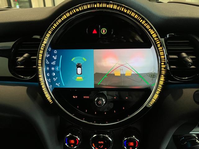 ＭＩＮＩ ＪＣＷ　プレミアムプラスパッケージ　ＪＣＷトリム　認定中古車　ステアリング　ホイール　ナッパ　レザー　格納機能付きドアミラー　コンフォートアクセス　　Ｒ　ビューカメラ　Ｆ　アーム　レスト　　アダプティブ　クルーズ　コントロール（25枚目）