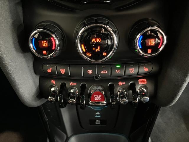 ＭＩＮＩ ＪＣＷ　プレミアムプラスパッケージ　ＪＣＷトリム　認定中古車　ステアリング　ホイール　ナッパ　レザー　格納機能付きドアミラー　コンフォートアクセス　　Ｒ　ビューカメラ　Ｆ　アーム　レスト　　アダプティブ　クルーズ　コントロール（27枚目）