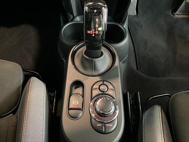 ＭＩＮＩ ＪＣＷ　プレミアムプラスパッケージ　ＪＣＷトリム　認定中古車　ステアリング　ホイール　ナッパ　レザー　格納機能付きドアミラー　コンフォートアクセス　　Ｒ　ビューカメラ　Ｆ　アーム　レスト　　アダプティブ　クルーズ　コントロール（32枚目）