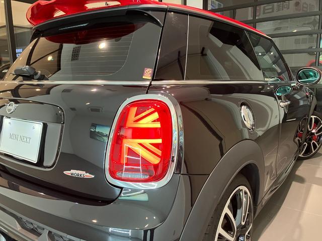ＭＩＮＩ ＪＣＷ　プレミアムプラスパッケージ　ＪＣＷトリム　認定中古車　ステアリング　ホイール　ナッパ　レザー　格納機能付きドアミラー　コンフォートアクセス　　Ｒ　ビューカメラ　Ｆ　アーム　レスト　　アダプティブ　クルーズ　コントロール（43枚目）