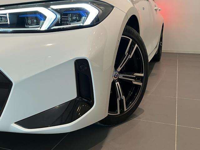 ３シリーズ ３１８ｉツーリング　Ｍスポーツ　認定中古車　ＢＭＷライトアロイホイール　ダブルスポーク　ＡＴ　パドル　スイッチ付き　バリアブル　スポーツ　ステアリング　Ｍ　スポーツ　パッケージ（21枚目）