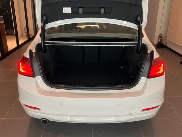 3シリーズ 320i スポーツ 認定中古車 コンフォート アクセス システム 自動防眩ルームミラー 電動シート調節 メモリー付 R パーク ディスタンス コントロール(PDC) R パーク ディスタンス コントロール(PDC)(16枚目)