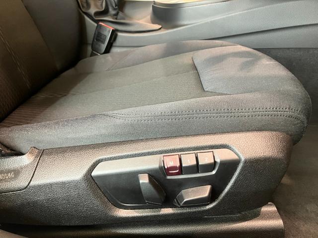 3シリーズ 320i スポーツ 認定中古車 コンフォート アクセス システム 自動防眩ルームミラー 電動シート調節 メモリー付 R パーク ディスタンス コントロール(PDC) R パーク ディスタンス コントロール(PDC)(23枚目)
