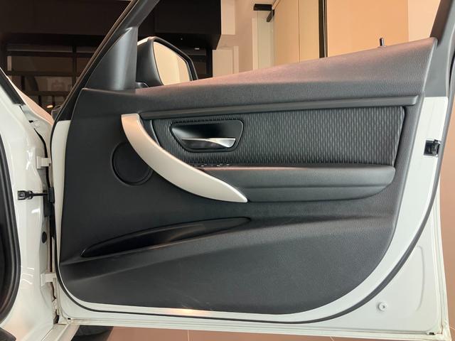 3シリーズ 320i スポーツ 認定中古車 コンフォート アクセス システム 自動防眩ルームミラー 電動シート調節 メモリー付 R パーク ディスタンス コントロール(PDC) R パーク ディスタンス コントロール(PDC)(36枚目)