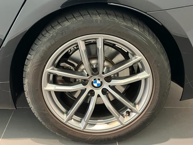 ５シリーズ ５２３ｄ　ｘＤｒｉｖｅ　Ｍスピリット　認定中古車　ＢＭＷアロイ　ホイール　ダブルスポーク　コンフォートアクセス　　Ｍ　スポーツ　パッケージ　　Ｄｒｉｖｉｎｇ　Ａｓｓｉｓｔａｎｔ　Ｐｌｕｓ（22枚目）