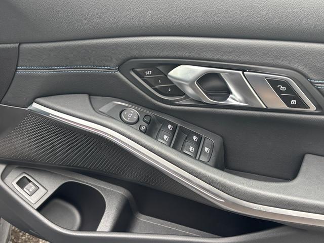 3シリーズ 320i Mスポーツ 認定中古保証2年 フルレザーシート  LEDヘッドライト 電動リアゲート 全周囲カメラ(9枚目)
