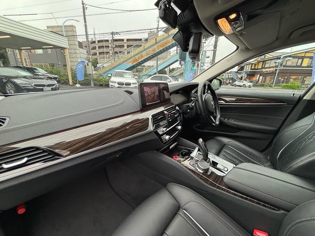 5シリーズ 523d xDrive ラグジュアリー 認定中古保証2年 フルレザーシート シートヒーター LEDヘッドライト 電動リアゲート(2枚目)