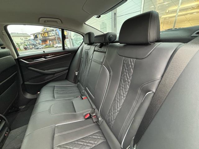 5シリーズ 523d xDrive ラグジュアリー 認定中古保証2年 フルレザーシート シートヒーター LEDヘッドライト 電動リアゲート(5枚目)