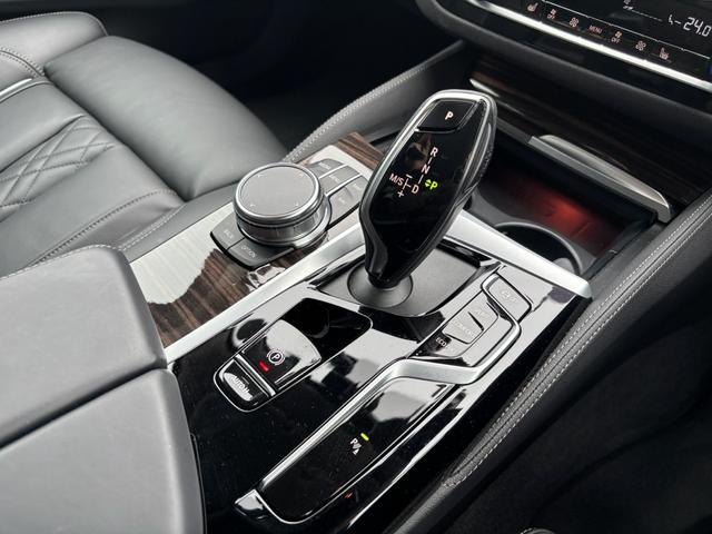 5シリーズ 523d xDrive ラグジュアリー 認定中古保証2年 フルレザーシート シートヒーター LEDヘッドライト 電動リアゲート(15枚目)