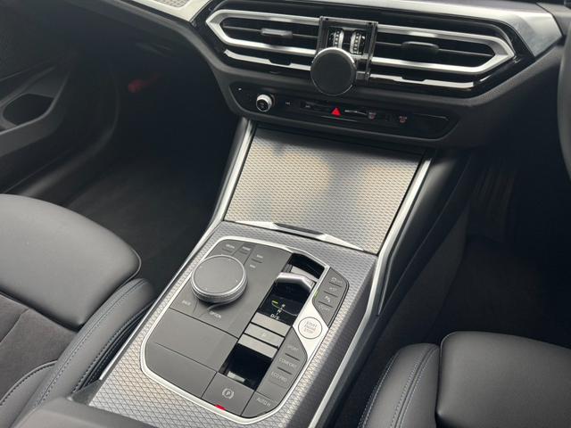 ３シリーズ ３２０ｄｘＤｒｉｖｅツーリングＭスポーツＥＤシャドー　認定中古車保証　純正ドラレコ前後（ＡＣＥ　３．０　ｐｒｏ）　専用１９インチＡＷ　コンフォートＰＫＧ　プライバシーガラス　ハーフレザー（11枚目）