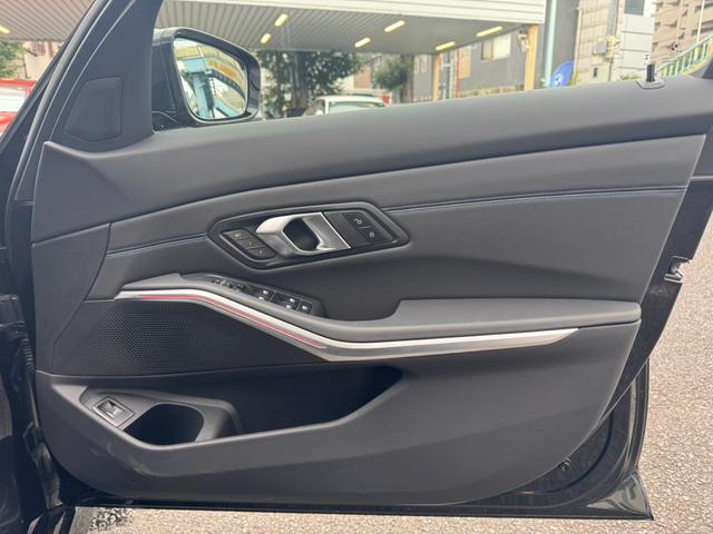 ３シリーズ ３２０ｄｘＤｒｉｖｅツーリングＭスポーツＥＤシャドー　認定中古車保証　純正ドラレコ前後（ＡＣＥ　３．０　ｐｒｏ）　専用１９インチＡＷ　コンフォートＰＫＧ　プライバシーガラス　ハーフレザー（16枚目）