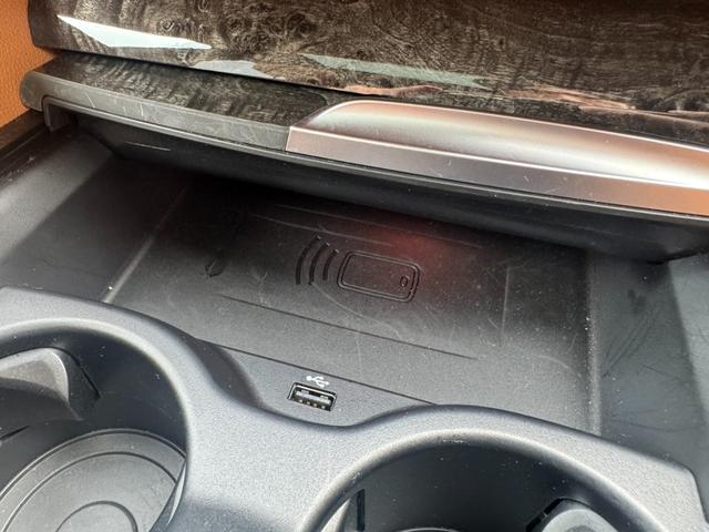 5シリーズ 523d xDriveMスポーツエディションジョイ+ 認定中古車保証 サンルーフ 茶レザーシート 純正ドラレコ前後 セレクトパッケージ ヘッドアップディスプレイ ブラインドスポットモニター TVチューナー ワイヤレス充電(18枚目)