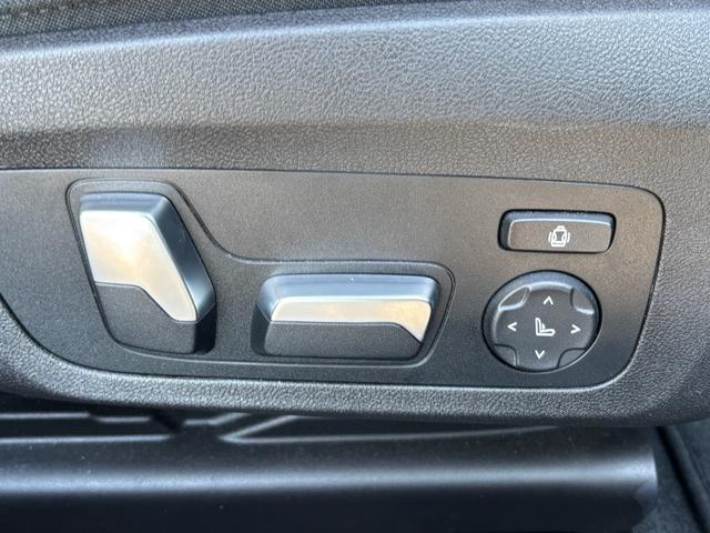 プレミアムセレクション杉並では常時約３０台を展示場内にて展示中。その他、ストックヤードにも在庫がございます。ご来店の際は在庫確認の上ご来店下さい。