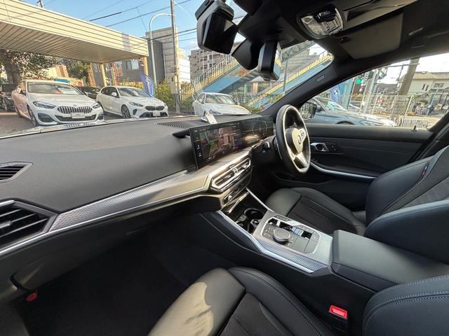 ＨＤＤナビゲーション　ミュージックサーバー　スマートキー　衝突軽減ブレーキ　レーンアシスト　バックカメラ　コーナーセンサー　ＬＥＤヘッドライト　ＢＭＷ正規ディーラー認定中古車