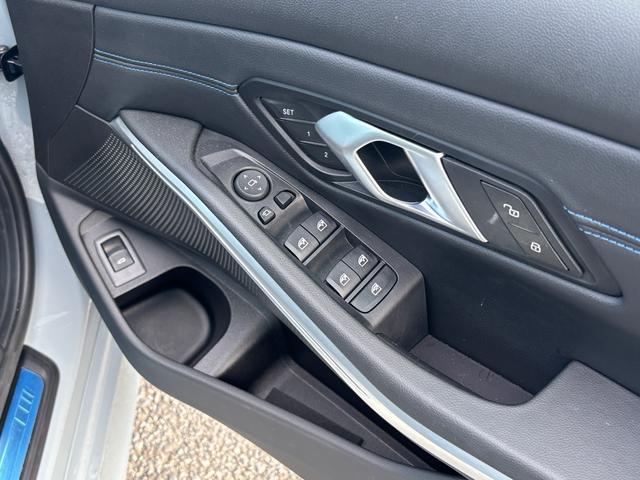 ＢＭＷ認定中古車は２５項目の新車整備同様の箇所を徹底的にチェック致します。機械的な箇所や電気系、コンピュータなどを詳細に点検。交換基準に達した部品は整備した後にご納車致します。