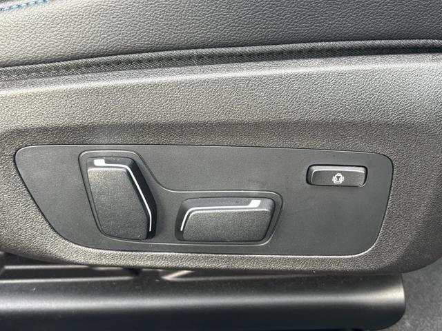 プレミアムセレクション杉並では常時約３０台を展示場内にて展示中。その他、ストックヤードにも在庫がございます。ご来店の際は在庫確認の上ご来店下さいませ。