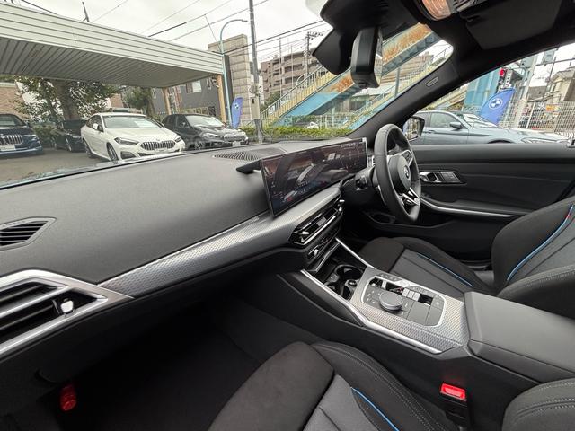 ＨＤＤナビゲーション　ミュージックサーバー　スマートキー　衝突軽減ブレーキ　レーンアシスト　バックカメラ　コーナーセンサー　ＬＥＤヘッドライト　ＢＭＷ正規ディーラー認定中古車