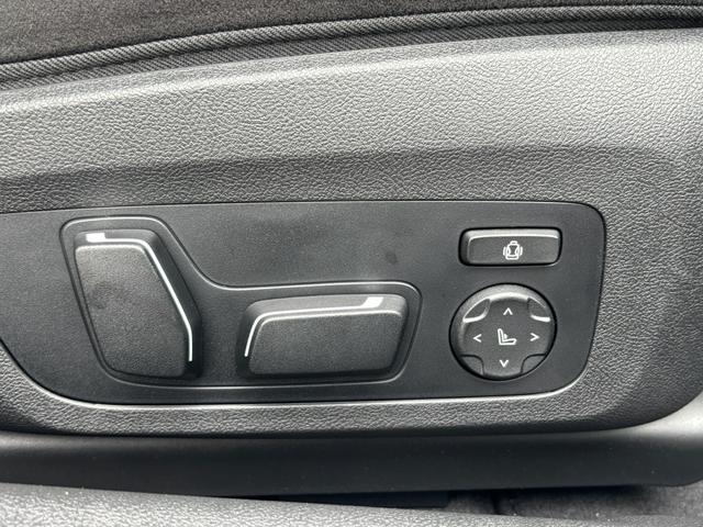 ご案内車両はストックヤードに保管中の場合もございます。ご来店の際は事前にご連絡頂けますとスムーズにご案内可能です。ストックヤード保管中の車両は、ご覧頂くまでに長時間お待たせしてしまう事もございます。