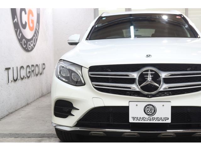 フロントグリルには伝統のスリーポインテッドスターマークを配置したスポーティーなデザインを採用しております！