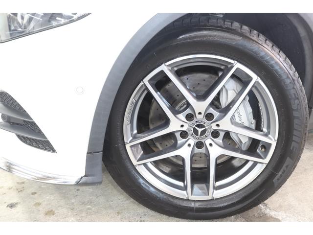 ＡＭＧ１９インチ５ツインスポークアルミホイールを装着しております！放熱性に優れたドリルドブレーキローターやロゴ入りブレーキキャリパーも装備しておりますので、よりスポーティーな印象を受けます！