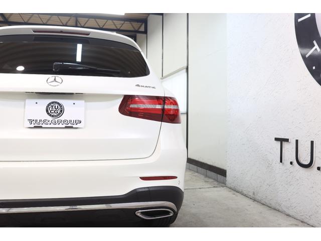 スクエアデザイン式デュアルエキゾーストエンドからは迫力のマフラーサウンドを奏でます！