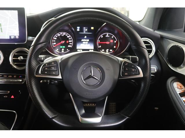 本革巻きスポーツステアリングを採用しております！使用感も少なく程度も良好です！パドルシフトにより、マニュアルモードでの走行も可能です！