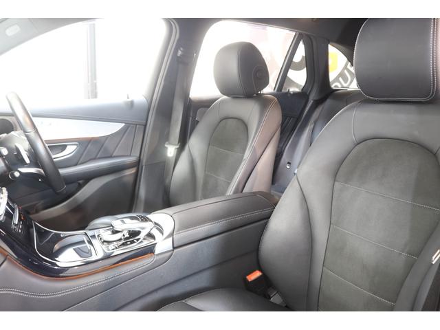 使用感の少ないブラックレザーＡＲＴＩＣＯ／ＤＩＮＡＭＩＣＡシートを採用！シートヒーターや３パターンまで登録が可能なメモリー機能、ランバーサポート機能など多機能設計です！